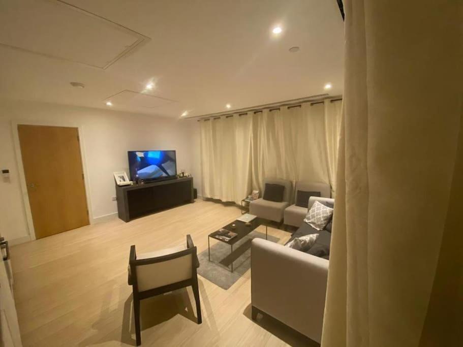 Luxury 2 Bed Ensuite 2 Bathroom Apartment East Croydon South Norwood Bagian luar foto
